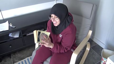 Huge Boobs In Egyptian Stepdaughter Clearly Didnt Make Her Bed But Invites Stepdad Anyway