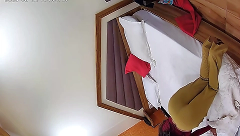 Oyo Hotel T V Viral Sex Video.room Cleaner Ne Bnaya Chupke Se Video Gujju Cpl Pkde Gye Oyo Hotel Me Sex Krte