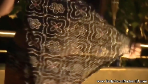 Elegant Indian Babe So Sexy Wet