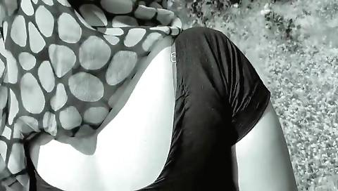 Aunty Jungle Me Mangal Noukar Se Chudai Karwayi Jungle Me