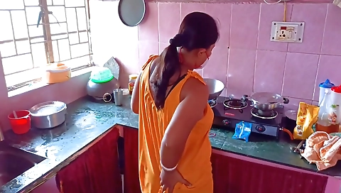 Hot Milf In During Cooking Hot Step mom Feeling Big Pissing Prature