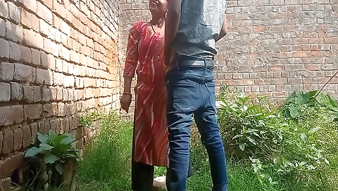 Indian Hot Girlfriend Gets Fucked By Her Boyfriend Outdoor Hard-core Desi Sex Video