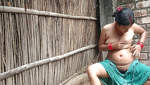 Desi Village Bhabhi Sucked Land While Bathing And Drank Land Kapai