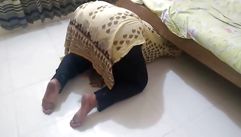 Huge Ass Stepmom Got Stuck Under My Bed When She Clean Then I Fuck Her Comfortably Doggy Style - Give Something Behind