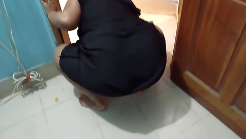 Badi Gand Vale Sexy Naukarane Ke Jabaradast Chudai - Huge Ass teen 18+ Maid Fucked