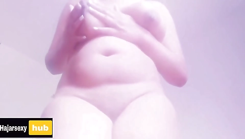 طبوني شاعل بغبت زبك نخشيه بين فخادي و نزير عليه احح كنمووت على زب