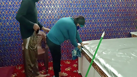 Surprising Fuck With My Big Ass Desi House Maid - Hot Milf