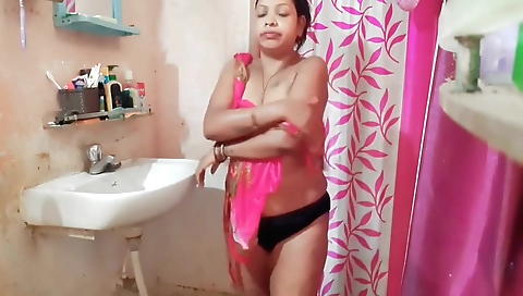 Indian Housewife Sexy Show 1