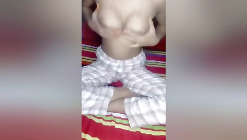 18 Years - Bangladeshi Hot Sexy College Girl Showing Her Assests