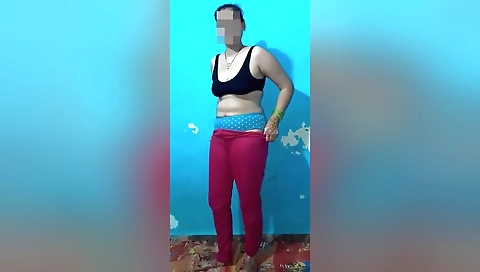 Desi Wife Show Her Boob