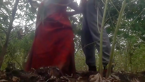 Khet Me Kam Karane Aai Bhabhi Ki Chudai