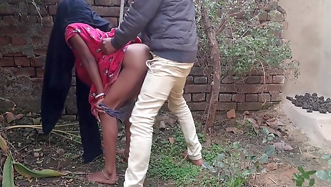 Bhabhi Ki Ko Ghar Ke Bahar Me Pela