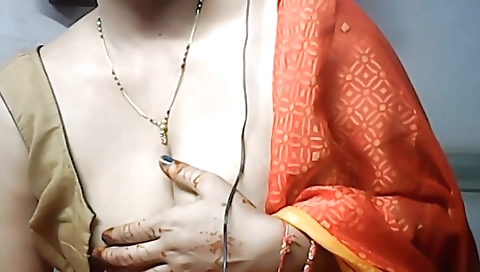 Desi Queen Bhabhi Sucking Big Indian Cock