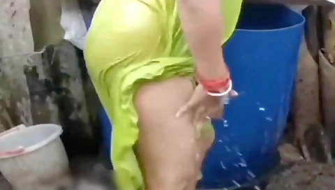 Fresh Water Cleaner Hot Aunty In Village House