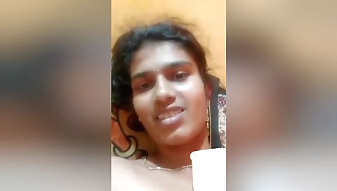 Today Exclusive- Sexy Desi Girl Showing Her Boobs And Pussy On Video Call 4