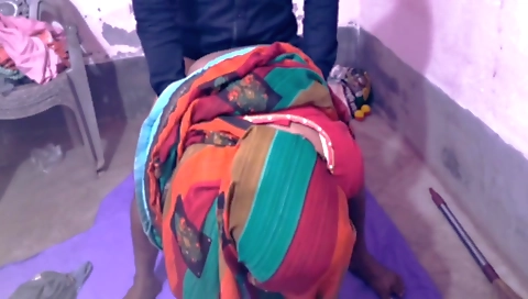 Ghar Ke Nokrani Ko Uski Marji Se Chida