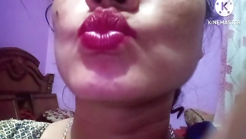 Give Sexy Lips Kisses To All Her Fans