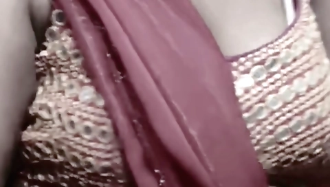Desi Mature Aunty Open Bra